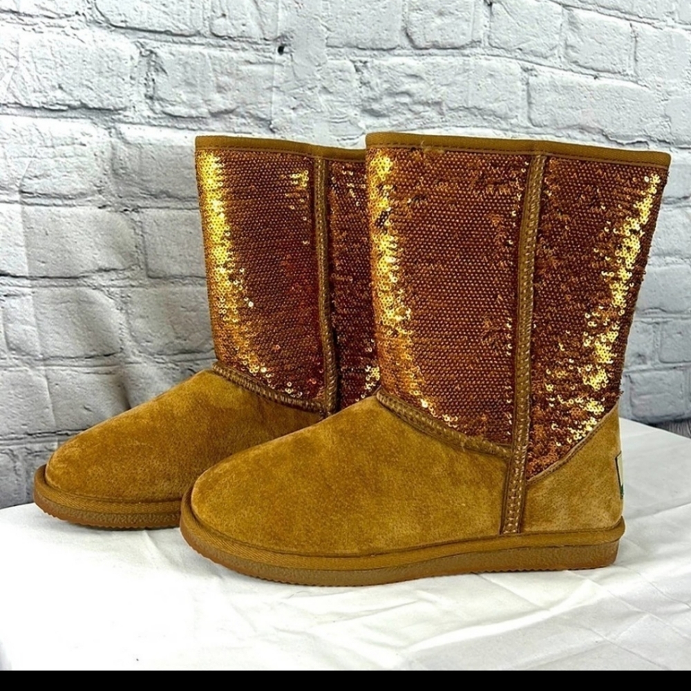 😍NWOT LAMO ESSENTIAL GOLD SEQUINS CHESTNET SUEDE BOOTS